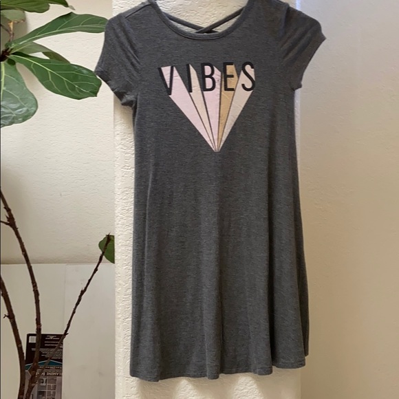 Dresses & Skirts - Gray short sleeve dress